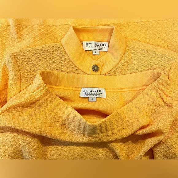 St. John Tangerine Textured Knit, Mandarin Collar, Chain Detail Suit, Size 6 - Picture 5 of 5
